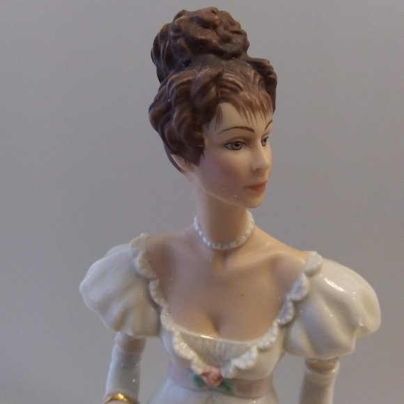 Arabella Figurine - Picture 2 of 6